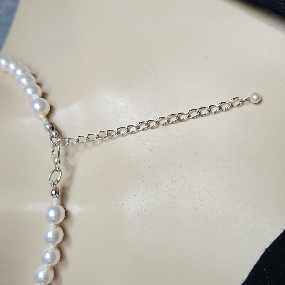 GOLDTONE FAUX PEARL NECKLACE WITH FAUX PEARL PENDANT - Picture 4 of 7